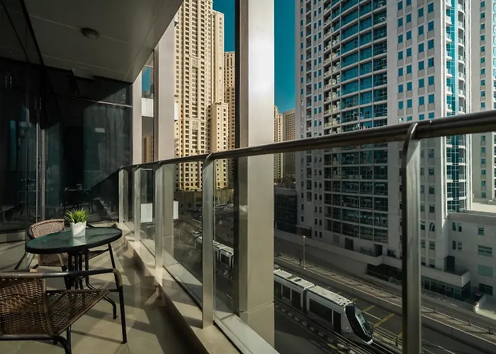 Higuests - Spacious Apt For 5 With Spectacular Marina Views